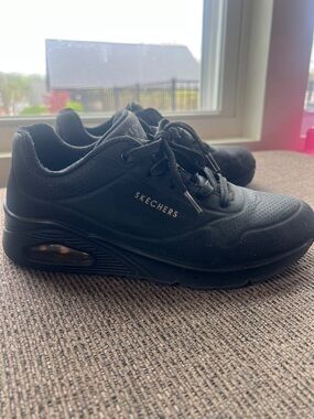 Skechers Men’s Black Perforated Air-Cushion Athletic Sneakers